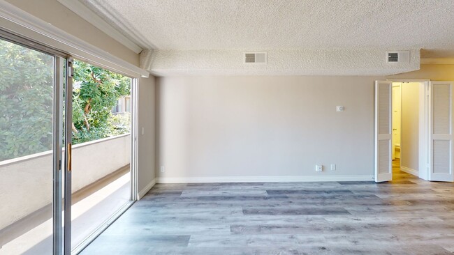 Interior Photo - HML - Hamel Granada