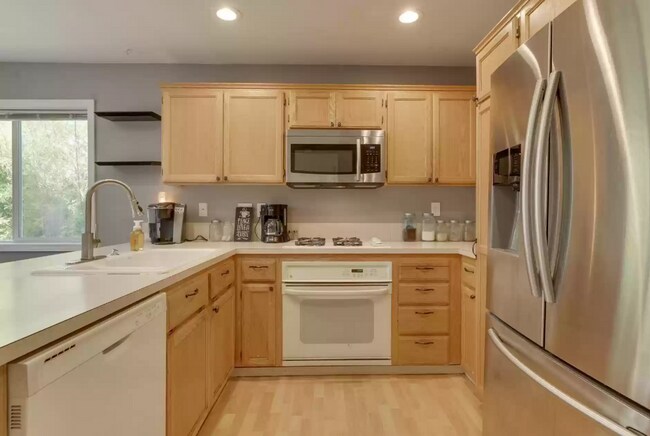 Foto del edificio - Lovely 3 bedroom Home in Pioneer Place!