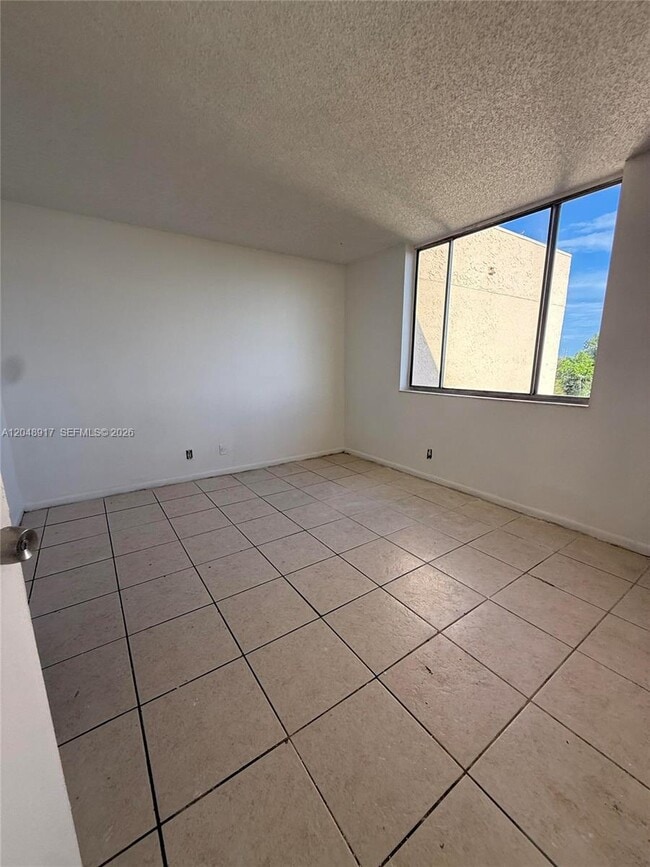 Foto del edificio - 2830 Somerset Dr