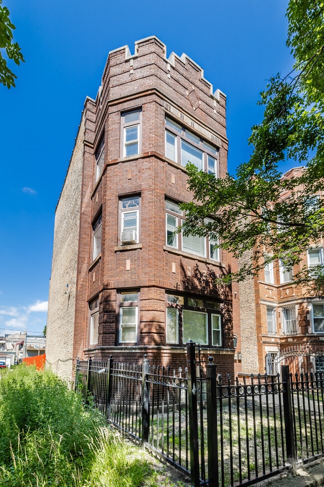 Building Photo - 8016 S Paulina St