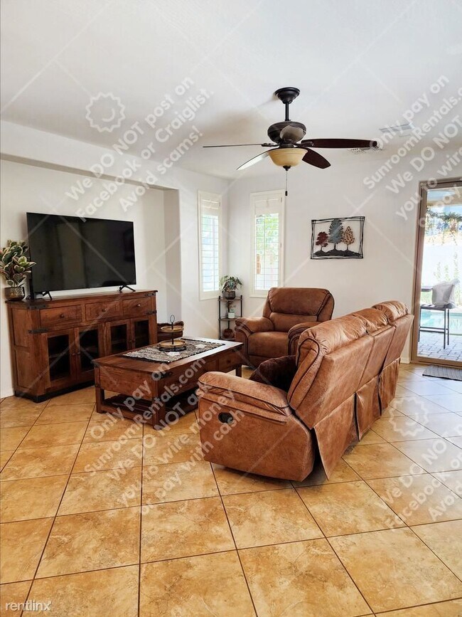 Building Photo - 3 br, 2 bath House - 280 E Indigo Dr