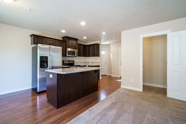 Building Photo - 1503 Sq Ft Townhome | 3 Bedrooms | Garage | Washer/Dryer Included