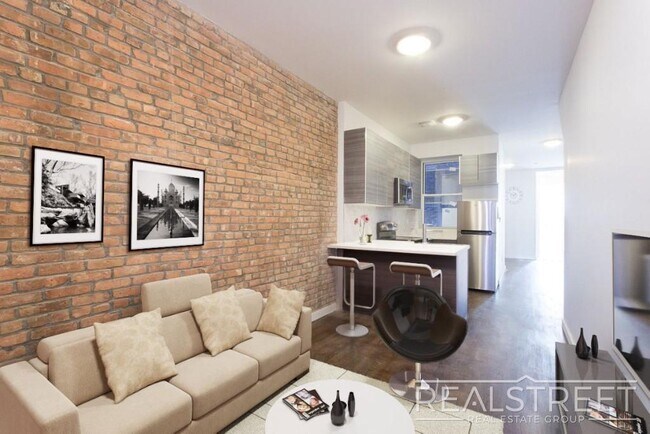 Foto del edificio - Modern 4 Bed 2 Bath Duplex with Yard in Stuyvesant Heights