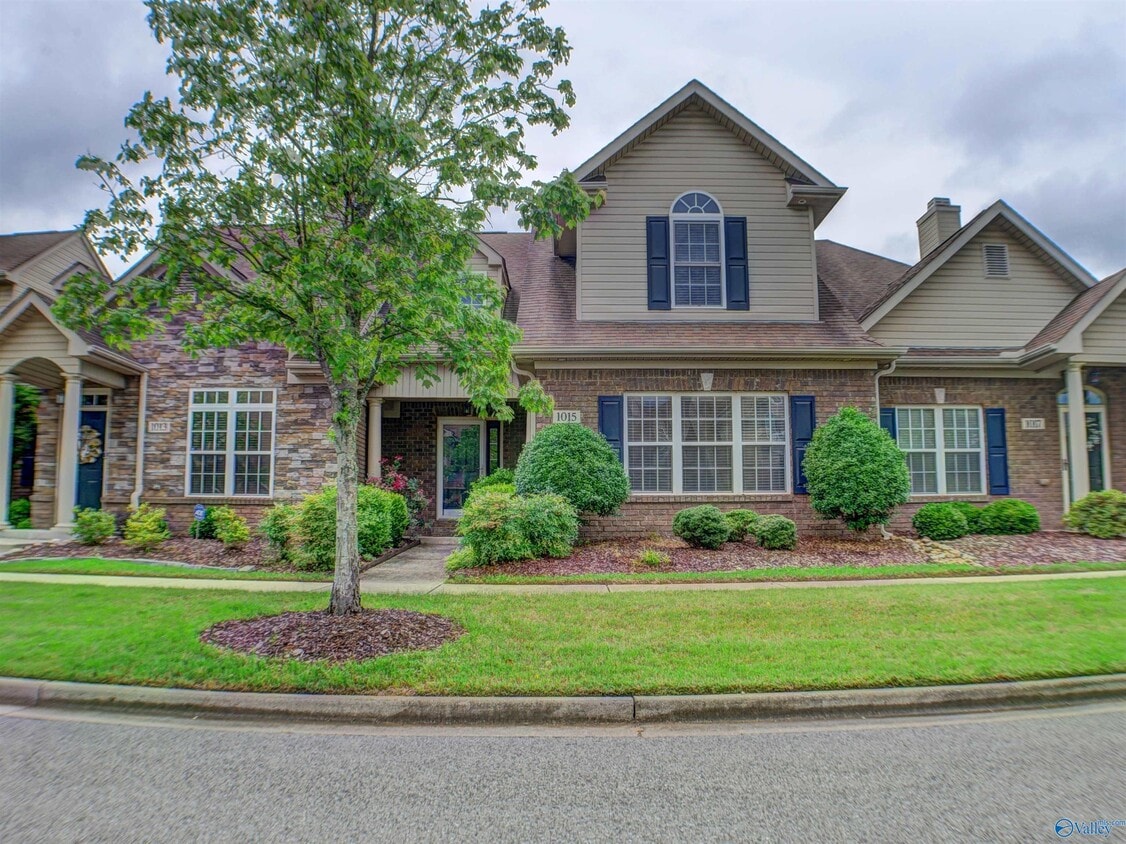 1015 Scarlet Woods, Huntsville, AL 35806 Townhome Rentals in