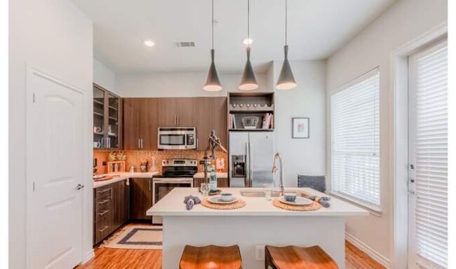 Foto del edificio - 3 bedroom in Farmers Branch TX 75234