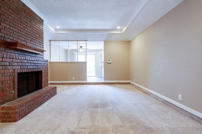 Building Photo - 3718 Country Club Dr W