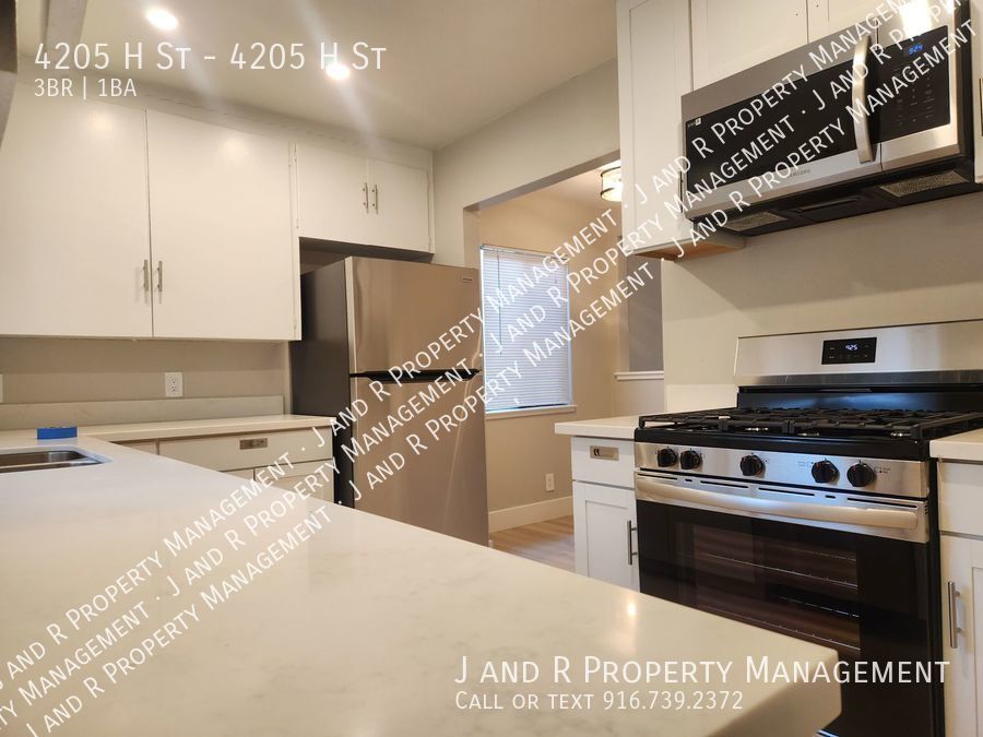 Foto principal - 3 bedroom in East Sac