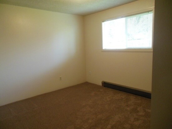 Foto del edificio - No Screening Fee! Spacious 3 Bedroom, 1 Bath Pet Friendly Home With Large Yard!