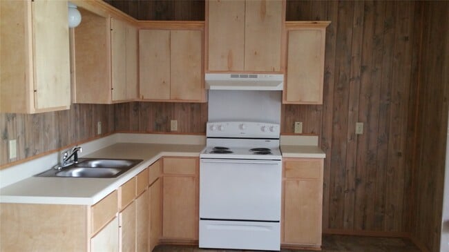 Building Photo - 1300 Courtland Rd
