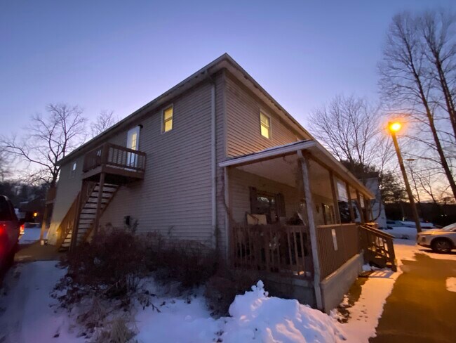 Building Photo - 52 Carr Ave