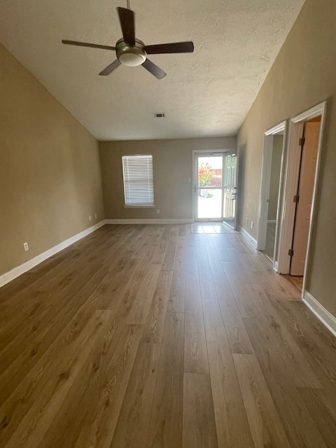 Building Photo - 556 Edgecliff Ln