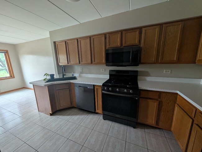 Building Photo - 8809 S 79th Ave