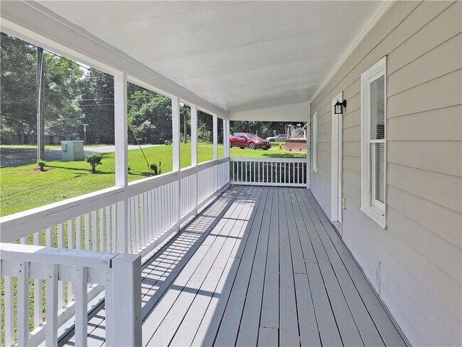 Building Photo - 1846 Clearwater Dr SE