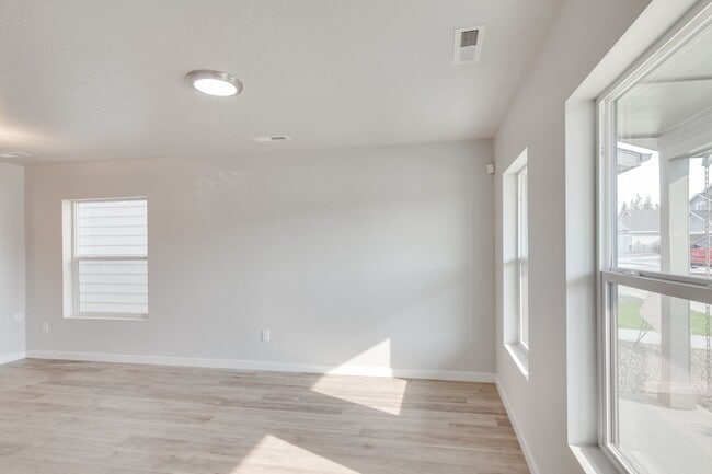 Building Photo - Beautiful, Modern 2 Bedroom Cottage Availa...