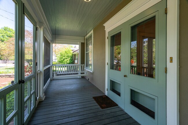 Foto del edificio - 1705 Sweetbriar Ave