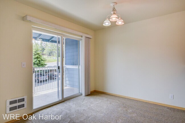 Building Photo - 2 br, 1.5 bath House - 1670 Mulberry B303
