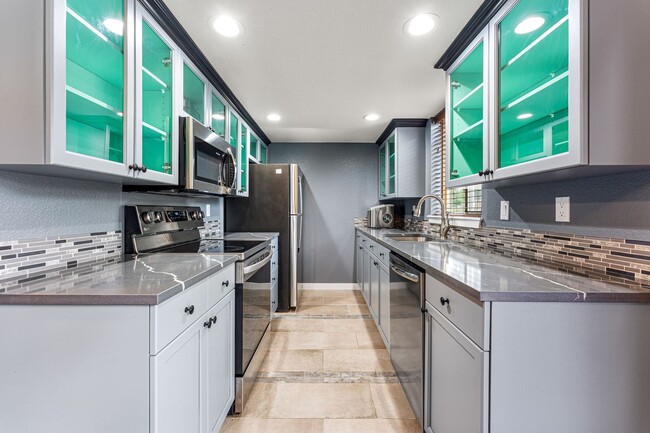Foto del edificio - 4bed 4bath with fenced yard in Denver!