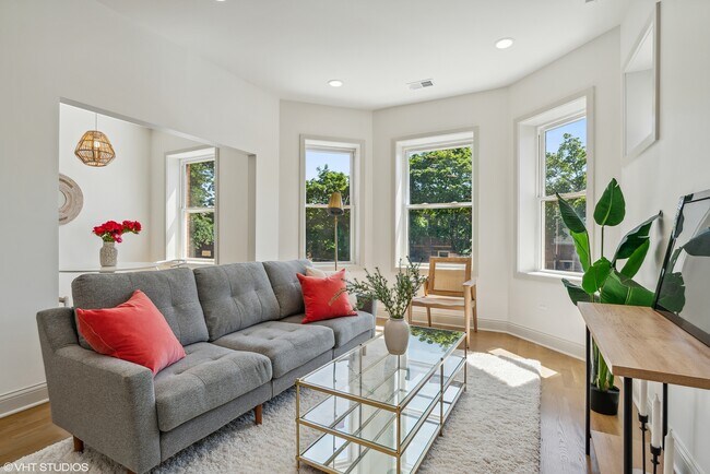 Building Photo - 2941 N Lawndale Ave