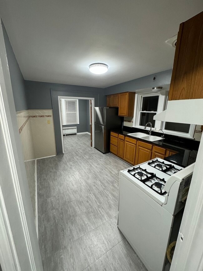 Building Photo - 5020 W Newport Ave