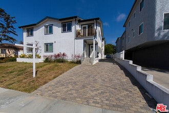 Building Photo - 7834 1/2 Flight Ave
