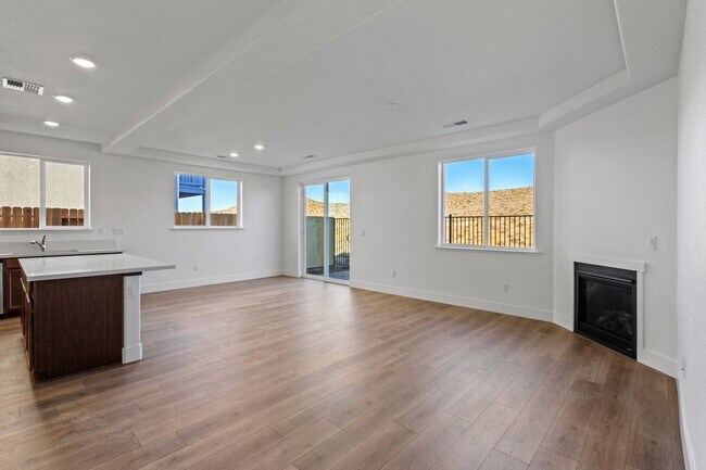 Foto del edificio - 4 BED | 3 BATH | SINGLE-STORY