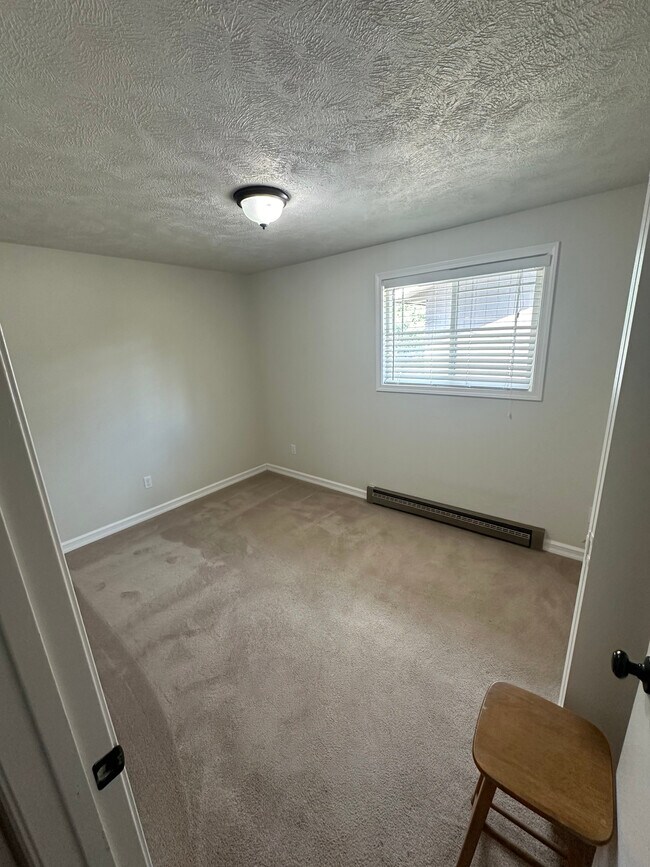 amplio dormitorio arriba - 1723 E 13th Ave