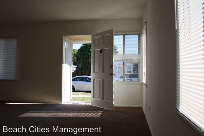 Building Photo - 2 br, 1 bath Apartment - 2245 Granada Ave