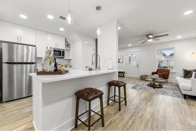 Foto del edificio - 1000 Middle Ln