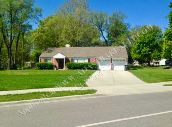 Foto principal - Charming Prairie Village Ranch Home-Availa...