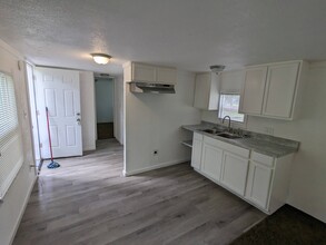 Building Photo - 300 Royal Way