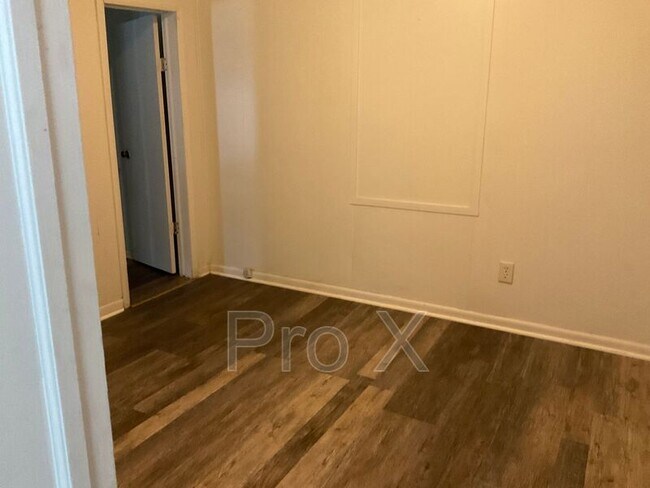 Foto del edificio - 1007 E Madison St