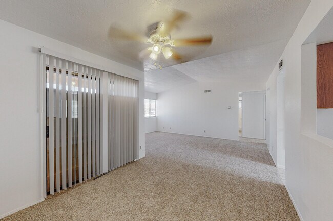 Building Photo - 576 Bahama Dr SE