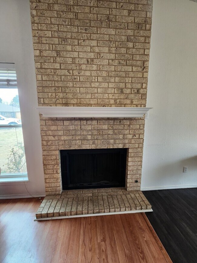 Foto del edificio - Wonderfully Large 3 bedroom home available...