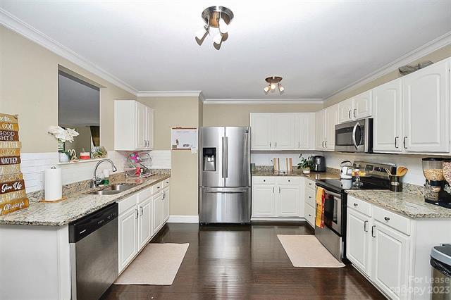Building Photo - 209 Farm Springs Dr