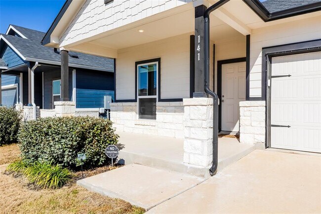 Building Photo - 141 Yellowstone Dr