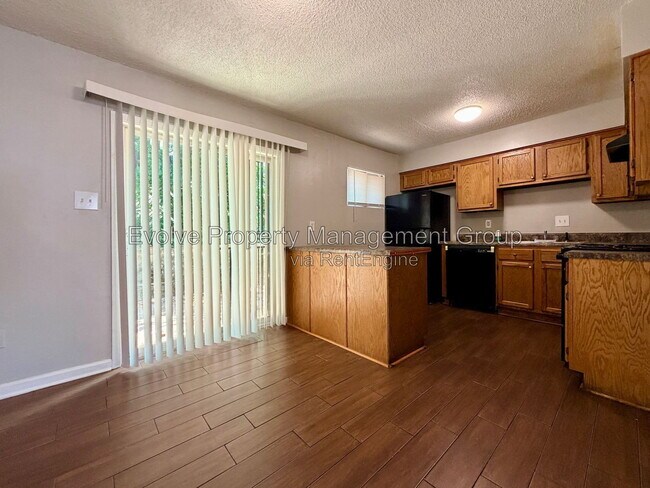 Building Photo - 684 Hobbs Dr