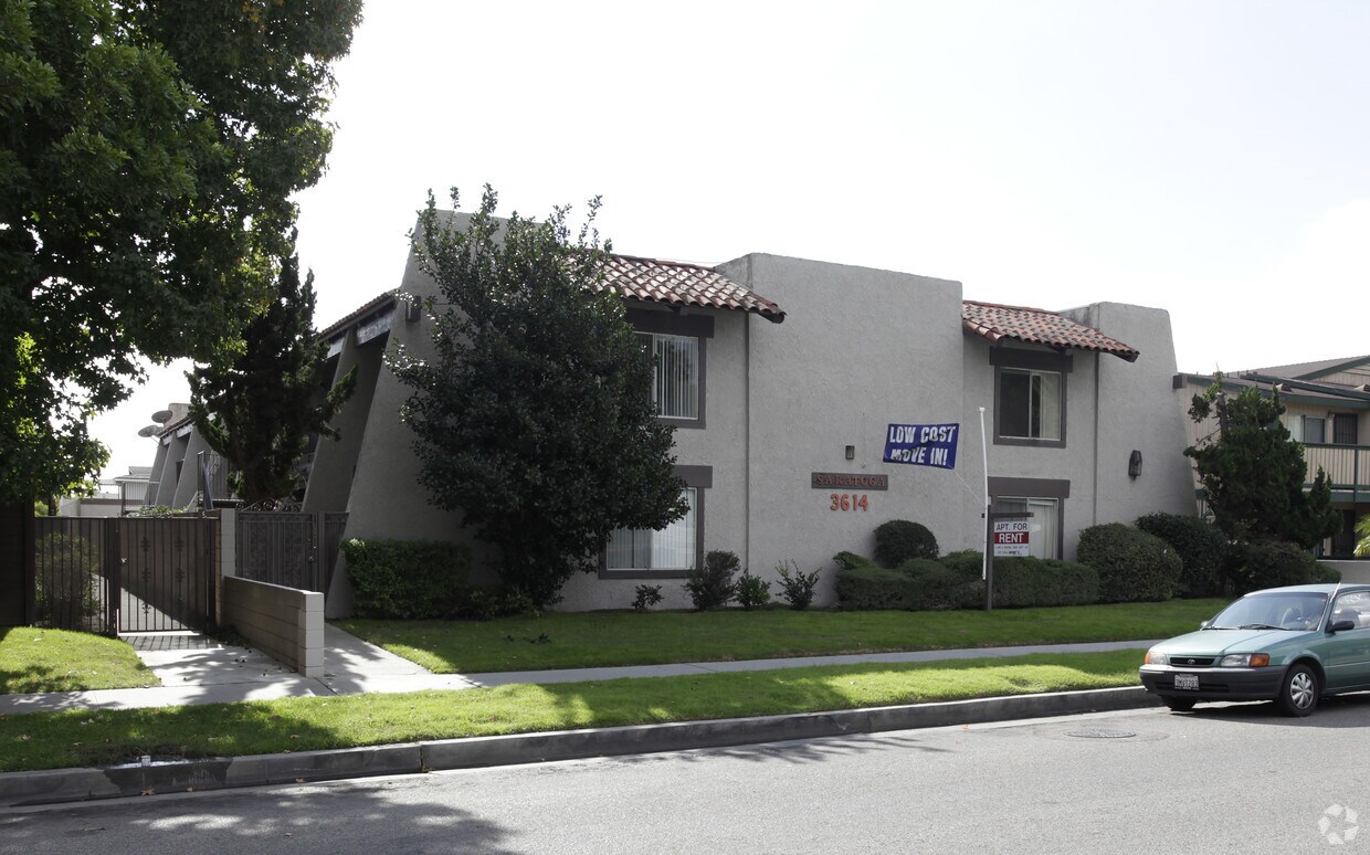 Building Photo - 3614 W Orange Ave