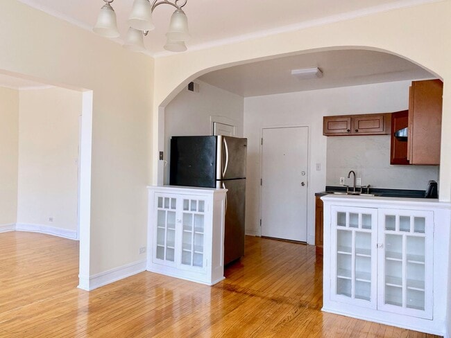 Building Photo - 802 N Bishop St