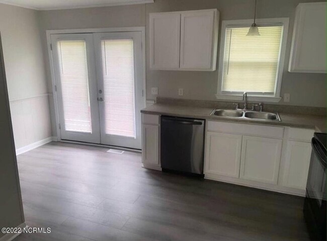 Building Photo - 303 Alice Dr