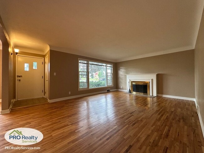 Building Photo - 3 Bedroom Home in St. Paul