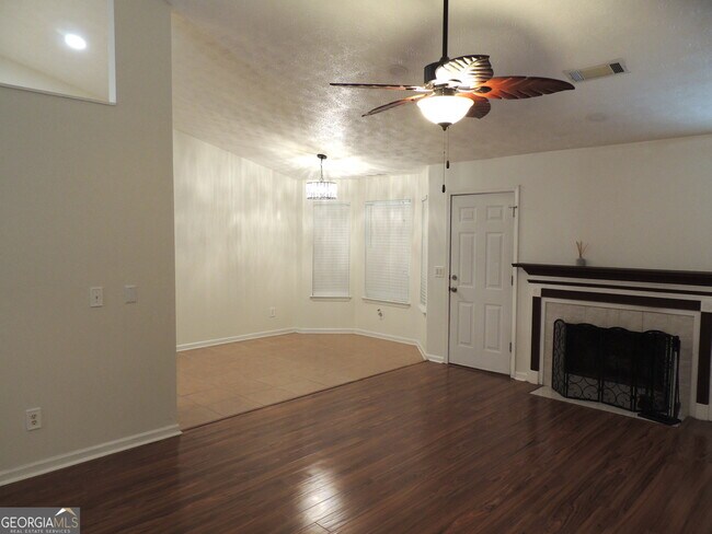 Building Photo - 260 Mountainview Dr
