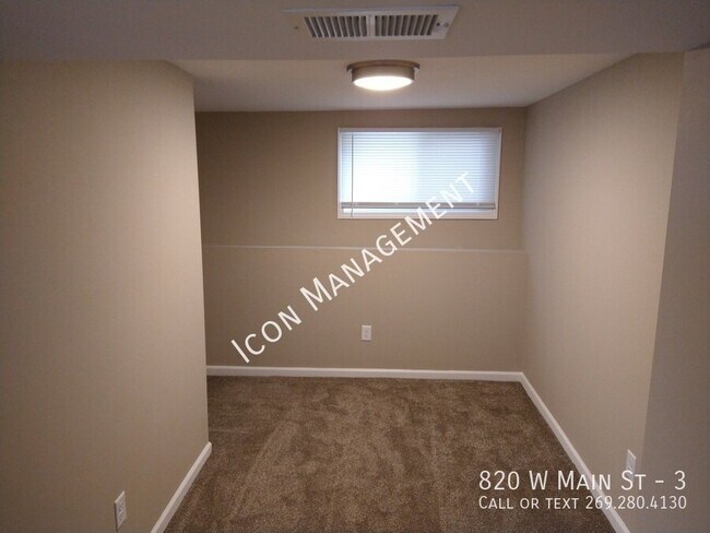 Building Photo - 820 W Main St