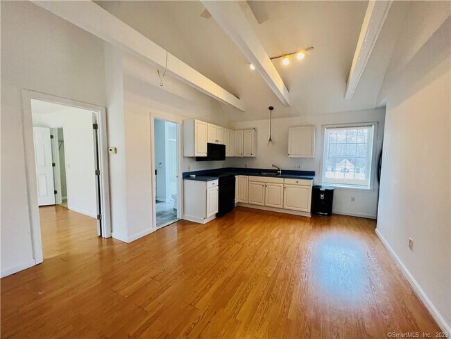 Building Photo - 2394 Torringford W St
