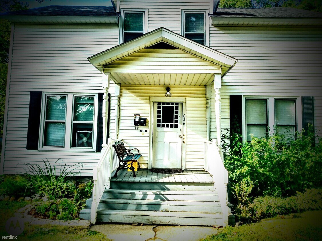 Primary Photo - 626 Forest St