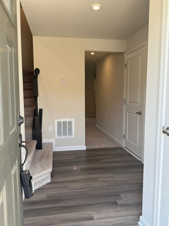 Foto del edificio - Amazing 3 Bedroom Townhome in North East R...
