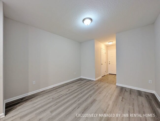 Building Photo - 8737 Alton Ave
