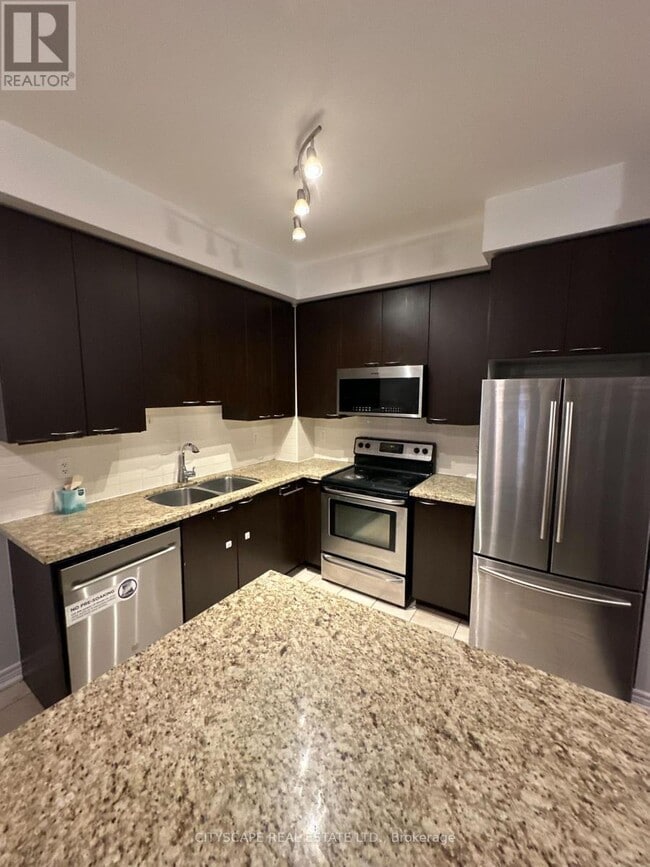 Photo du bâtiment - 383 Prince of Wales Dr