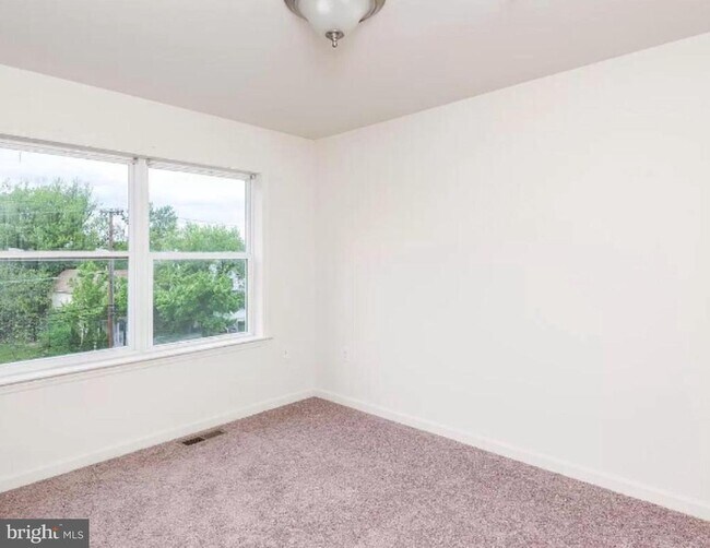 Foto del edificio - 5235 Crowson Ave