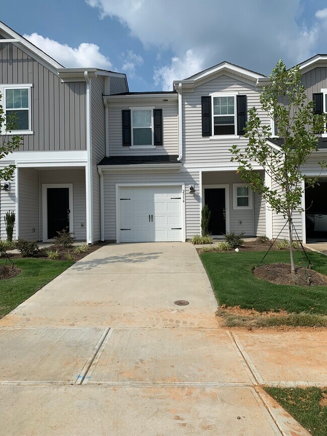 Building Photo - 2332 Belterra Dr