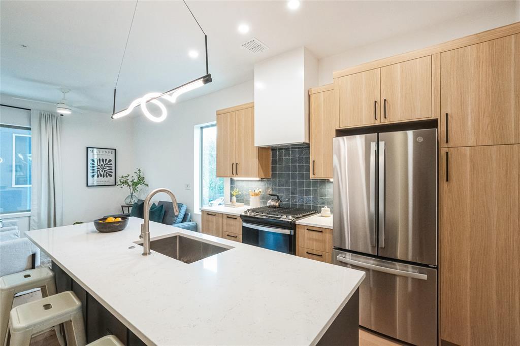Foto principal - 700 Denson Dr